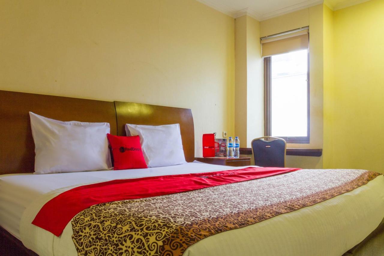 Hotel Reddoorz @ Paskal Hyper Square à Bandung Extérieur photo